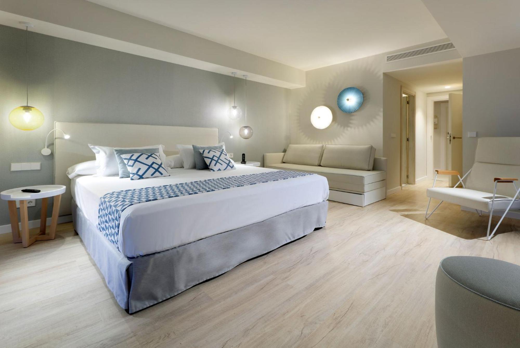 Palladium Hotel Menorca Arenal d'en Castell Exterior photo